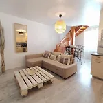 L'este De *